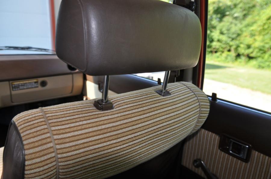 Детали интерьера Toyota Land Cruiser 60 (FJ60) 1984 года  (NA) (фото 110 из 251)